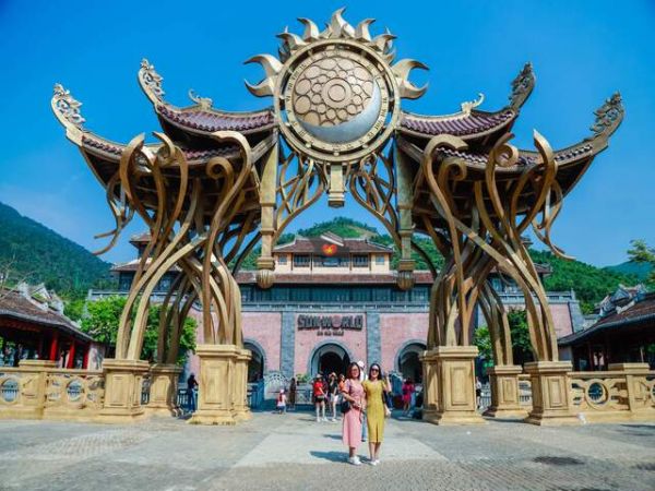 Golden Bridge Vietnam