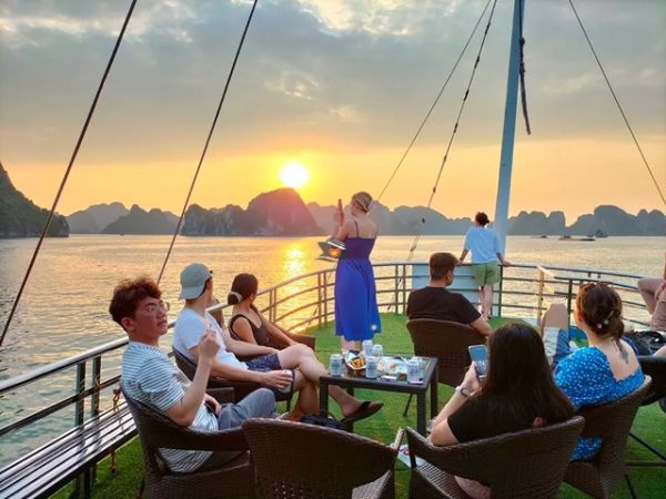 Best Halong Bay Cruise Tour Recommendation