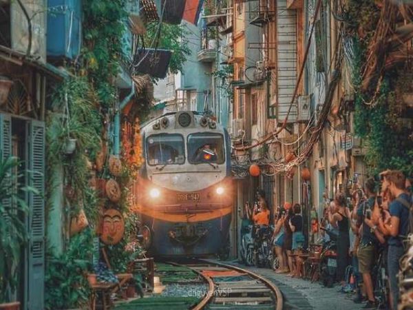Hanoi Train Street Cafe