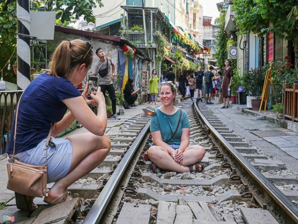 Hanoi Train Street Cafe