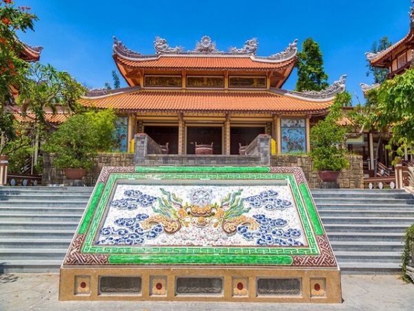 long son pagoda nha trang