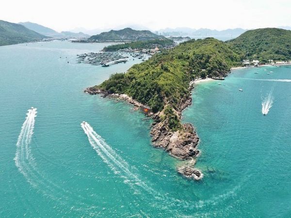 Nha Trang Parasailing Tour