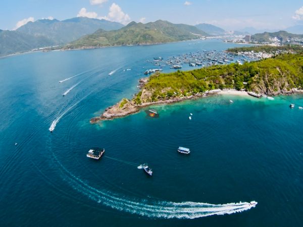 When is the best time to visit Nha Trang Bay Vietnam