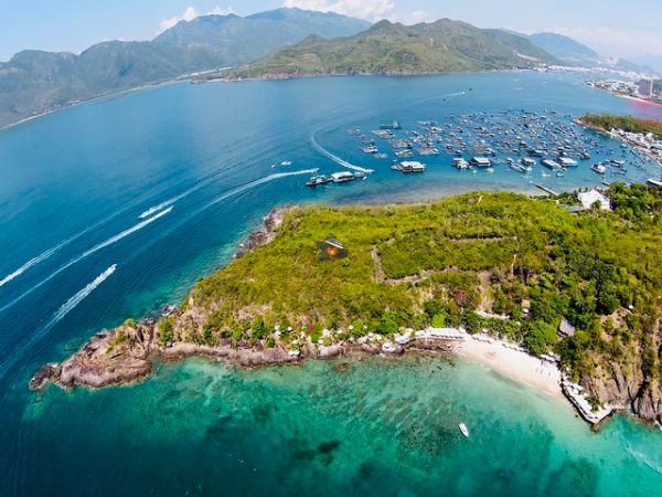 When is the best time to visit Nha Trang Bay Vietnam