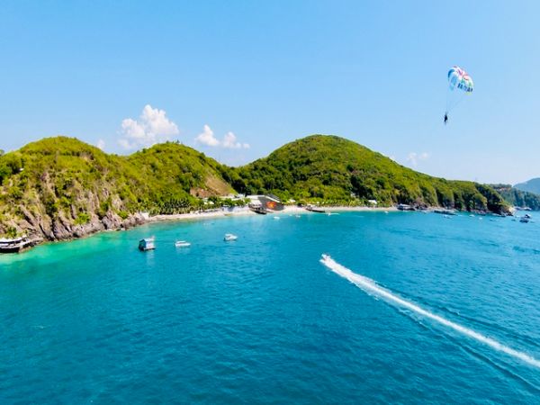 When is the best time to visit Nha Trang Bay Vietnam