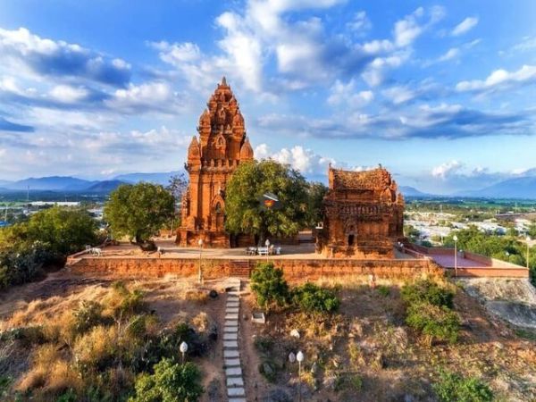Po Klong Garai Cham Towers